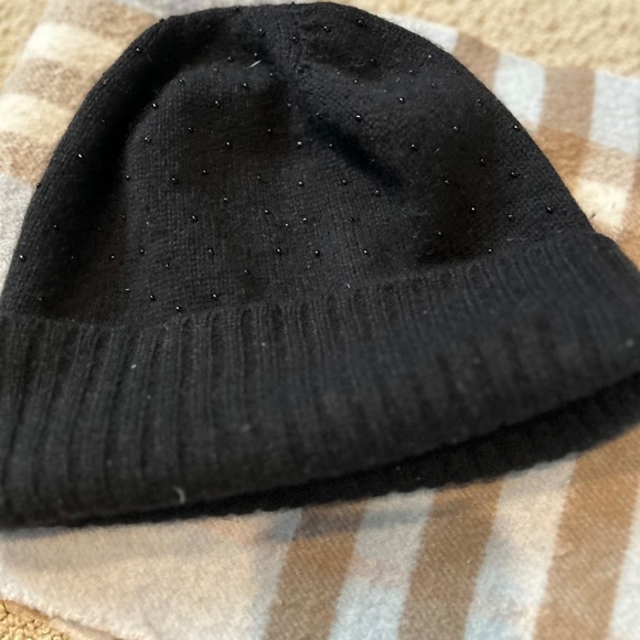 100 percent cashmere hat with beading detail - Picture 1 of 4